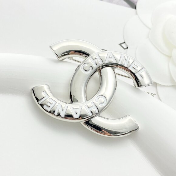 CHANEL Classic Silver Brooch - Picture 6 of 7